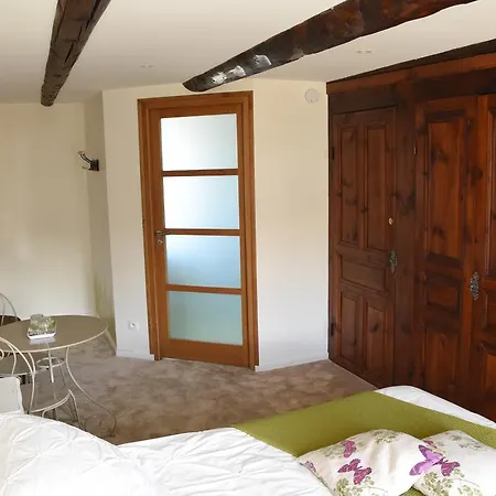Les Pierres D'antan Bed & Breakfast *